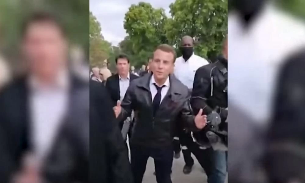 Ψύχραιμος Μακρόν: "Χαλαρώστε, μην φωνάζετε" σε διαδηλωτές